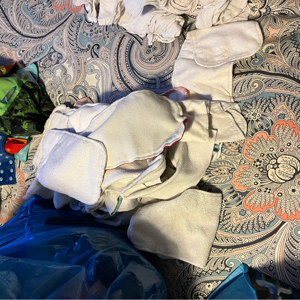 Cloth diapers and inserts - Picture 2 of 4